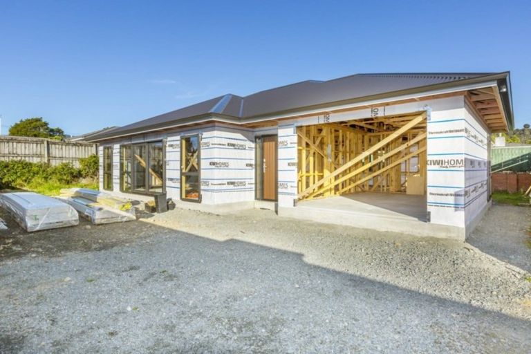 Photo of property in 16a Ebdentown Street, Ebdentown, Upper Hutt, 5018
