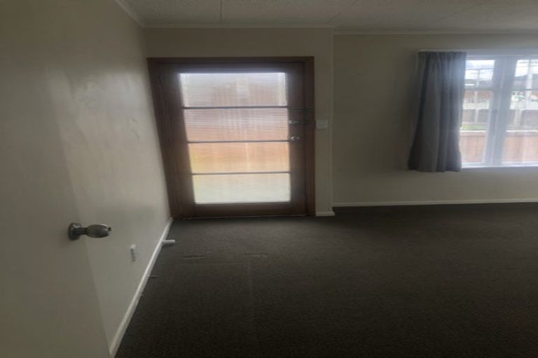 Photo of property in 1/6 Oxford Crescent, Ebdentown, Upper Hutt, 5018