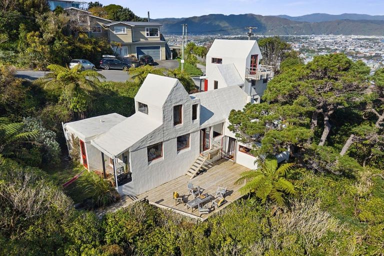 Photo of property in 22 Rakeiora Grove, Korokoro, Lower Hutt, 5012