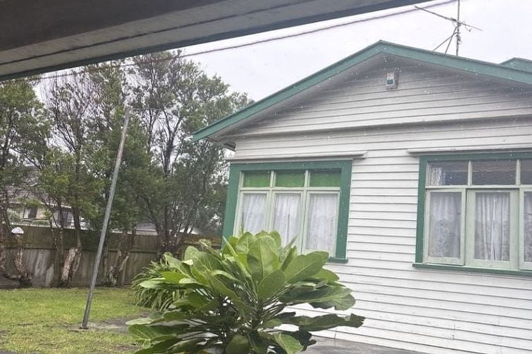 Photo of property in 64 Seaview Road, Paraparaumu Beach, Paraparaumu, 5032