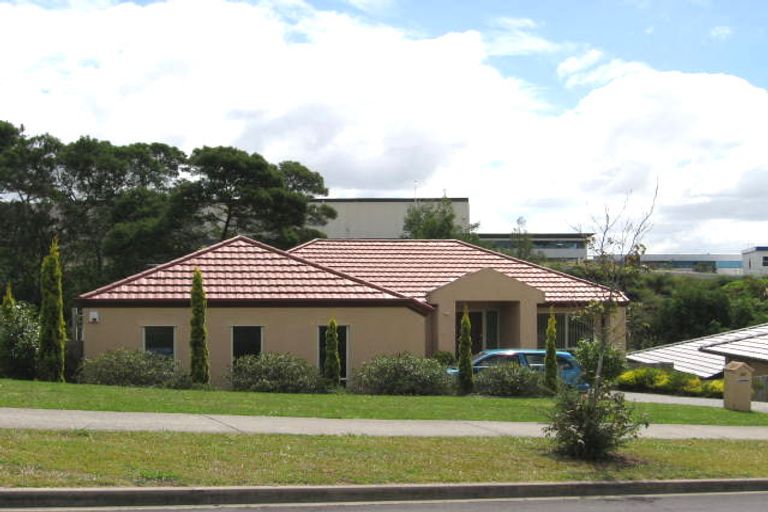 Photo of property in 66 Bluebird Crescent, Unsworth Heights, Auckland, 0632