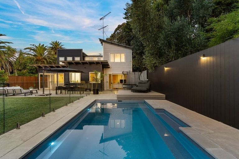 Photo of property in 890 Beach Road, Waiake, Auckland, 0630