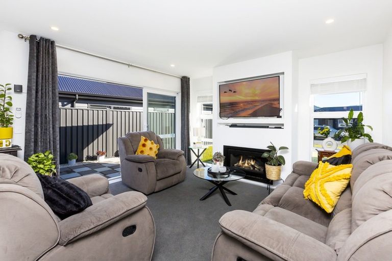 Photo of property in 21 Salisbury Crescent, Wallaceville, Upper Hutt, 5018
