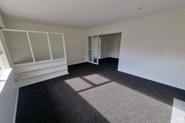 Photo of property in 1/6 Keldale Place, Forrest Hill, Auckland, 0620