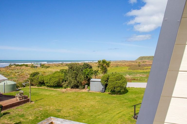 Photo of property in 3 Harapaki Road, Riversdale Beach, Masterton, 5872