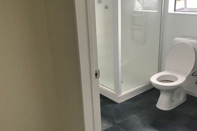 Photo of property in 127 Lancaster Road, Beach Haven, Auckland, 0626