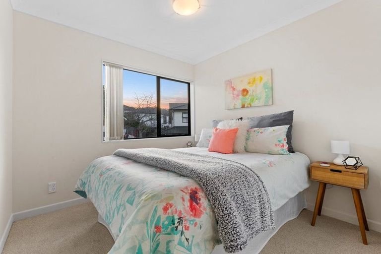 Photo of property in 64 San Valentino Drive, Henderson, Auckland, 0612