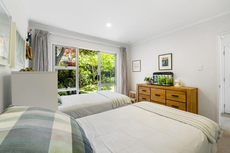Photo of property in 1/41 Ravenwood Drive, Forrest Hill, Auckland, 0620