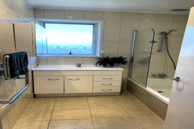 Photo of property in 104 Lantana Road, Green Bay, Auckland, 0604