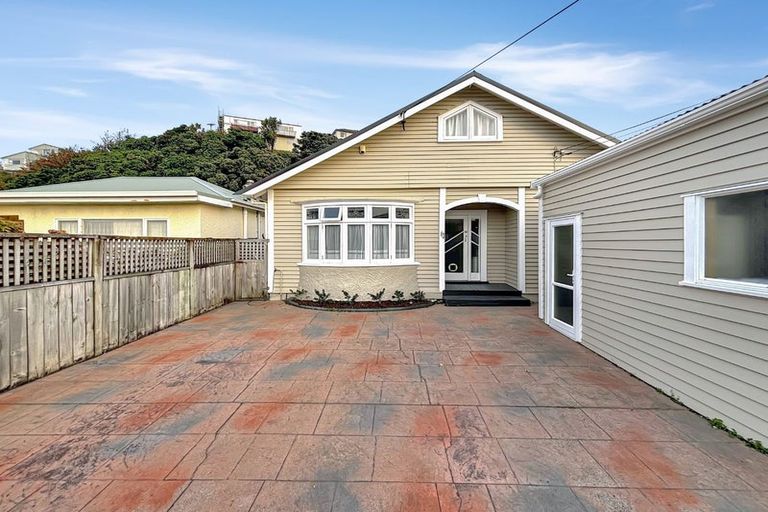 Photo of property in 43 Tauhinu Road, Miramar, Wellington, 6022