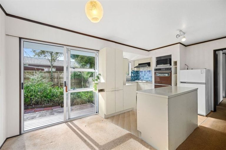 Photo of property in 19 Blundell Place, Chatswood, Auckland, 0626