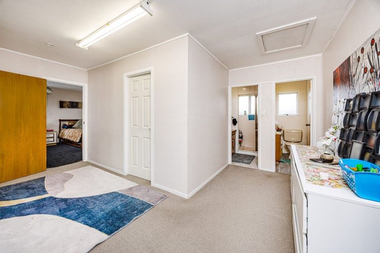 Photo of property in 10 Albertson Place, Manurewa, Auckland, 2102