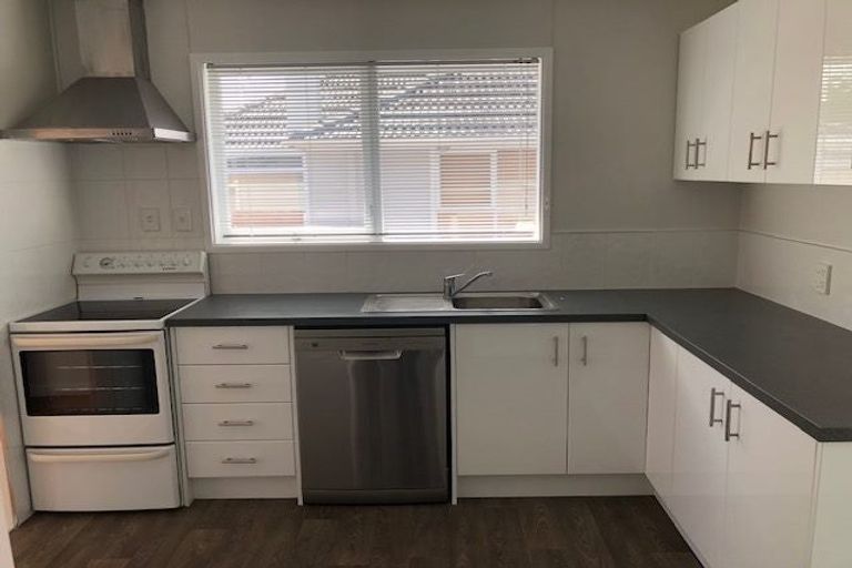 Photo of property in 44 Gossamer Drive, Pakuranga Heights, Auckland, 2010