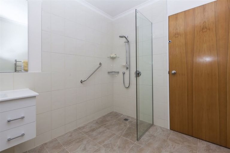 Photo of property in 2/156 Blighs Road, Strowan, Christchurch, 8052