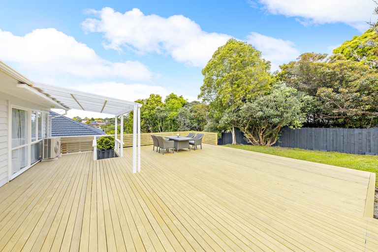 Photo of property in 6 Brouder Place, Hillpark, Auckland, 2102