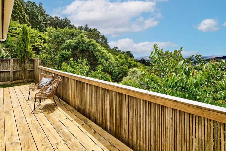 Photo of property in 5 Bishops Glen, Tawa, Wellington, 5028