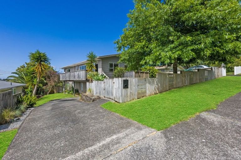 Photo of property in 10 Finn Place, Totara Vale, Auckland, 0629
