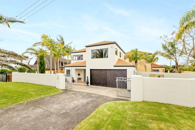 Photo of property in 122 Beach Road, Te Atatu Peninsula, Auckland, 0610