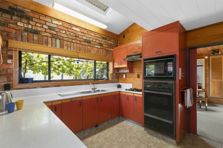 Photo of property in 266 Normandale Road, Normandale, Lower Hutt, 5010