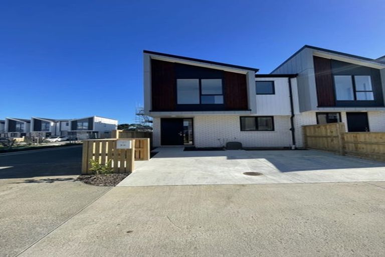 Photo of property in 30 Waipuhinui Way, Wiri, Auckland, 2104