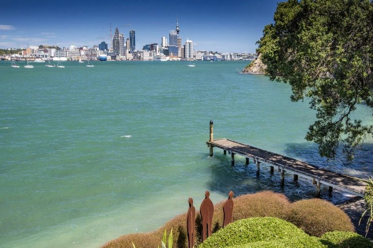 Photo of property in 9 Stanley Point Road, Stanley Point, Auckland, 0624