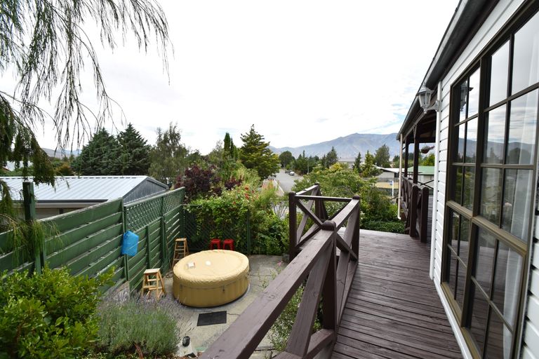 Photo of property in 30 Black Peak Road, Omarama, 9412