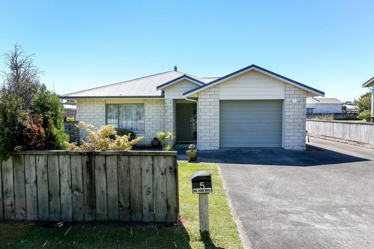 Photo of property in 5 Rimu Street, Inglewood, 4330