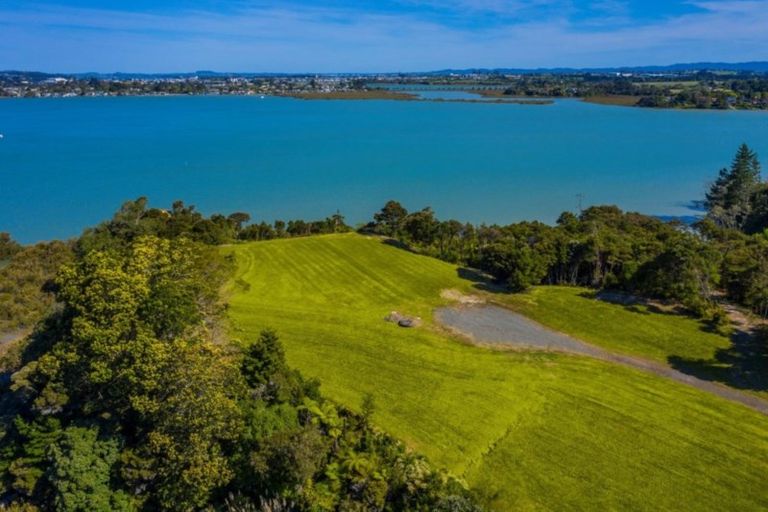 Photo of property in 34 Merewhira Road, Paremoremo, Albany, 0793