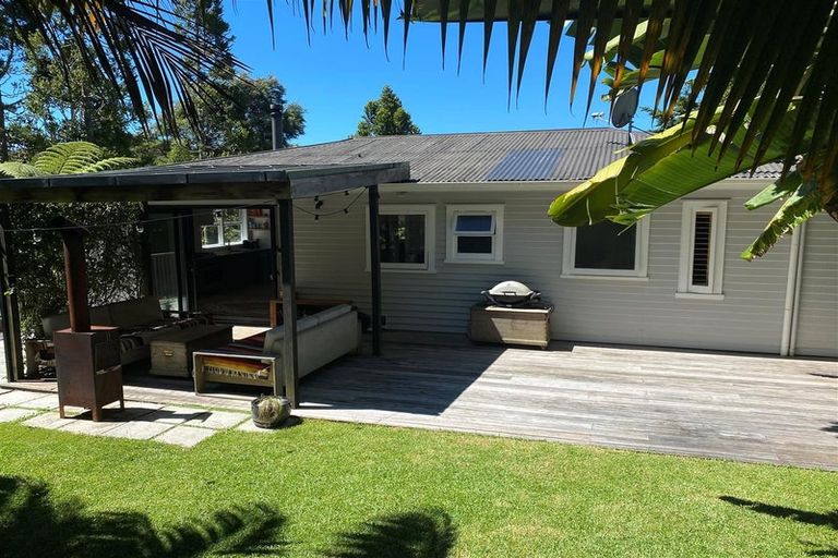 Photo of property in 153 Laingholm Drive, Laingholm, Auckland, 0604