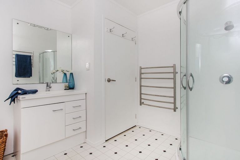 Photo of property in 1/55 Stottholm Road, Titirangi, Auckland, 0604