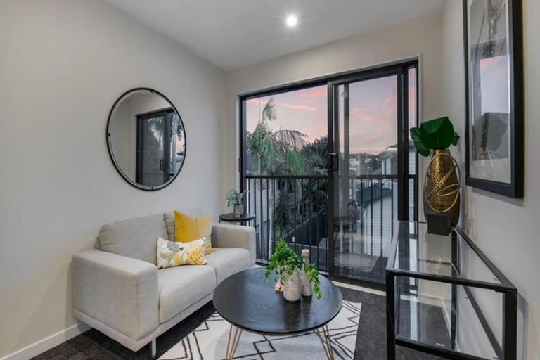 Photo of property in 3/114 Saddleback Rise, Murrays Bay, Auckland, 0630