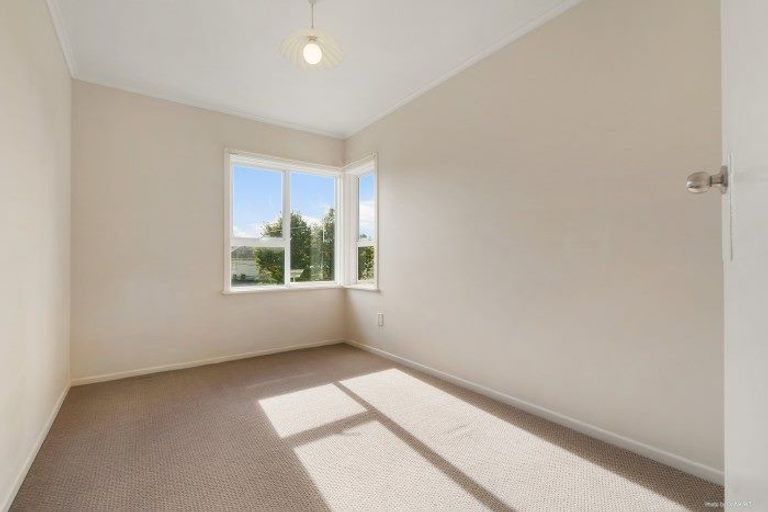 Photo of property in 21 Sheridan Drive, New Lynn, Auckland, 0600