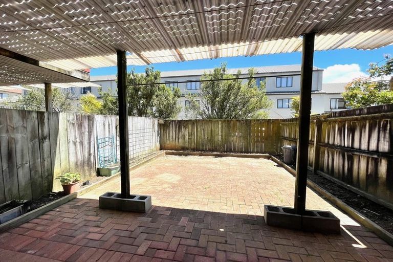 Photo of property in Lakeview Terrace, 12/14 Ambrico Place, New Lynn, Auckland, 0600