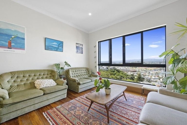 Photo of property in 53 Sutherland Road, Melrose, Wellington, 6023