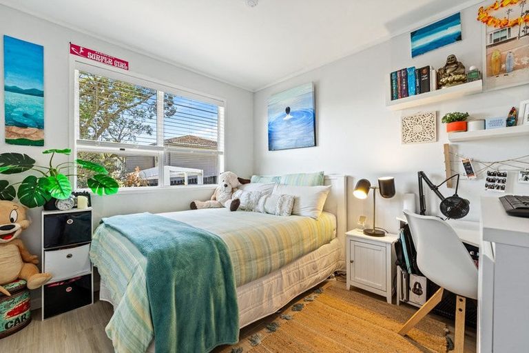 Photo of property in 27 Arlette Place, Massey, Auckland, 0614