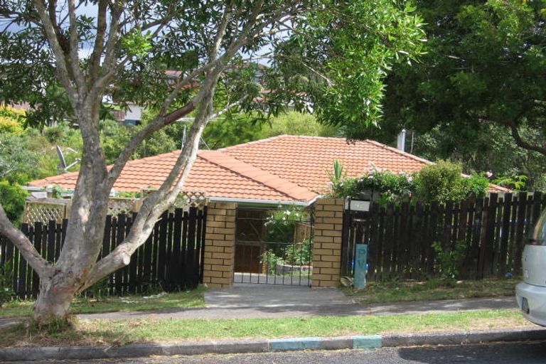 Photo of property in 98 Weatherly Road, Torbay, Auckland, 0630