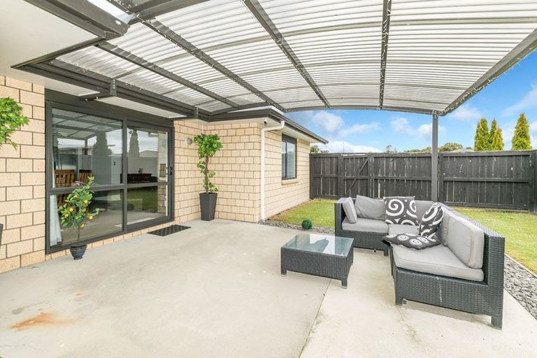 Photo of property in 28 Whitney Place, Rototuna North, Hamilton, 3210