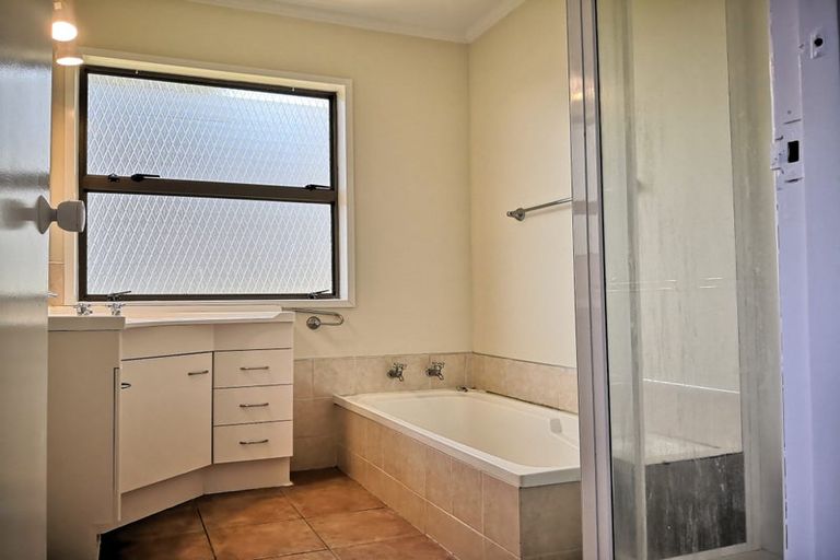 Photo of property in 3 Blenheim Street, Glenfield, Auckland, 0629