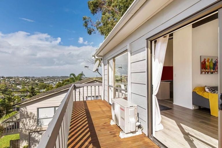 Photo of property in 1/595 Glenfield Road, Totara Vale, Auckland, 0629