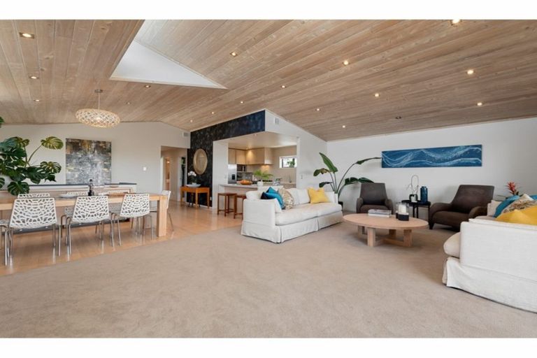 Photo of property in 1/33 Braemar Road, Rothesay Bay, Auckland, 0630