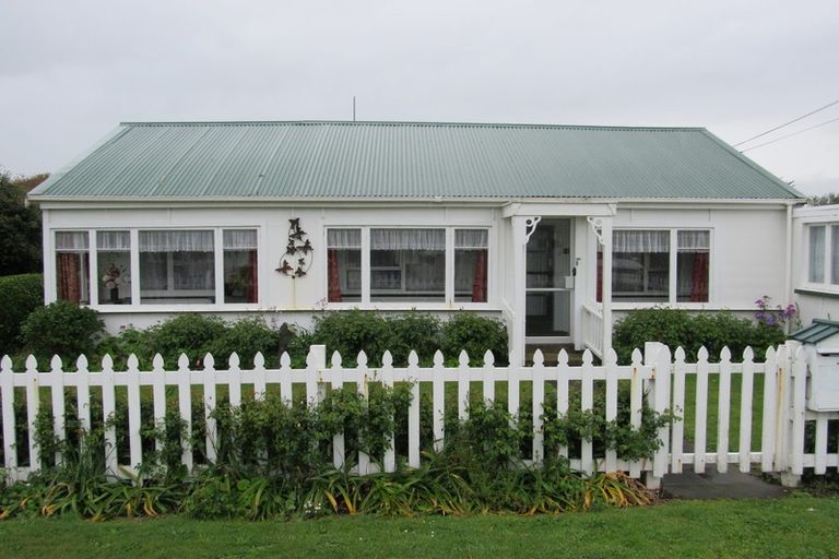 Photo of property in 49 Ngatai Street, Manaia, 4612