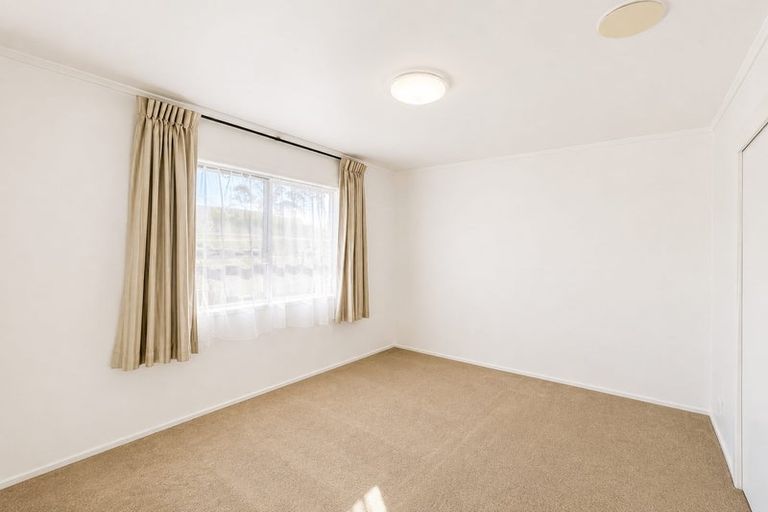 Photo of property in 1/10 Ballater Place, Highland Park, Auckland, 2010