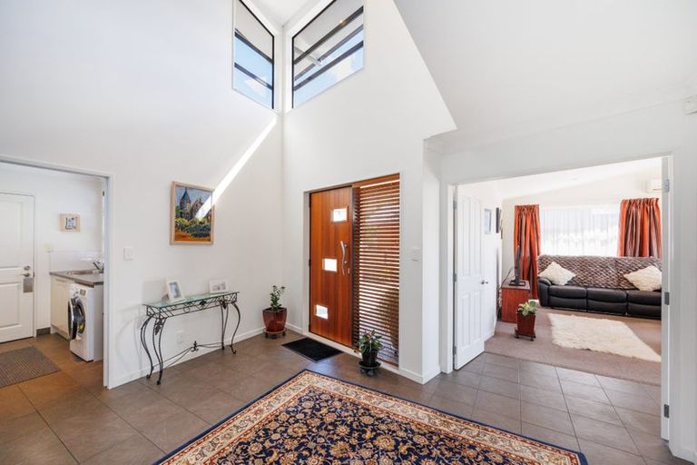 Photo of property in 27 Ruapehu Drive, Fitzherbert, Palmerston North, 4410