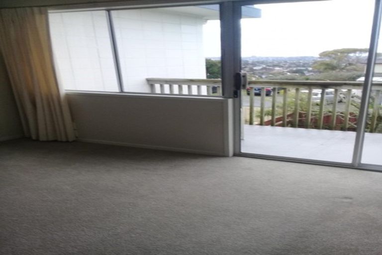 Photo of property in 3/4 Coronation Road, Glenfield, Auckland, 0627