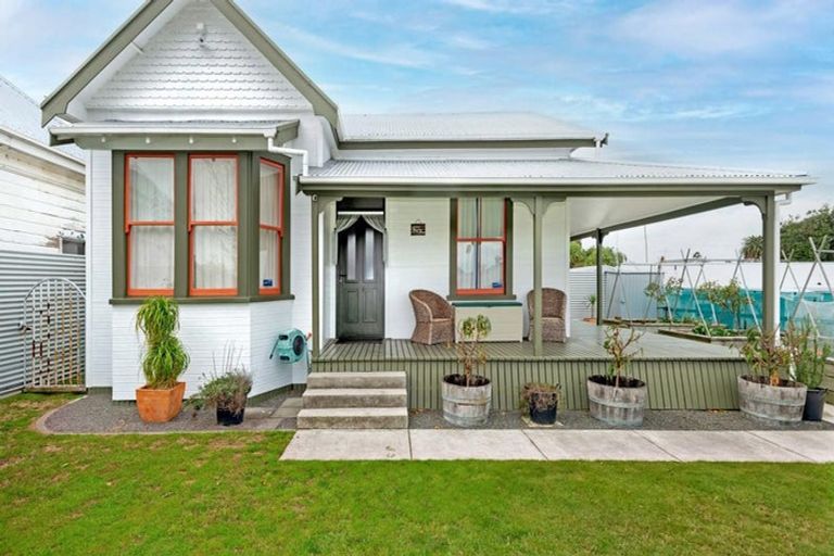 Photo of property in 17 Ormond Road, Whataupoko, Gisborne, 4010