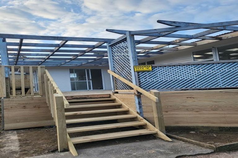 Photo of property in 4 Beazley Place, Glendene, Auckland, 0602