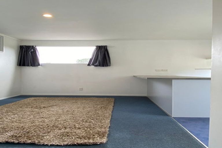 Photo of property in 17 Meteor Place, Schnapper Rock, Auckland, 0632