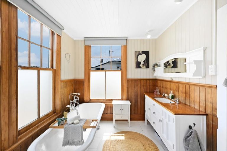 Photo of property in 106 Forest Lake Road, Forest Lake, Hamilton, 3200