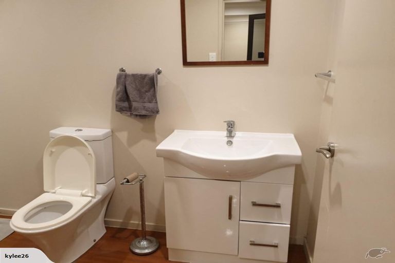 Photo of property in 1/4 James Scott Place, Te Atatu South, Auckland, 0602