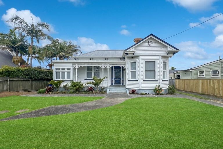 Photo of property in 125 Vauxhall Road, Narrow Neck, Auckland, 0624